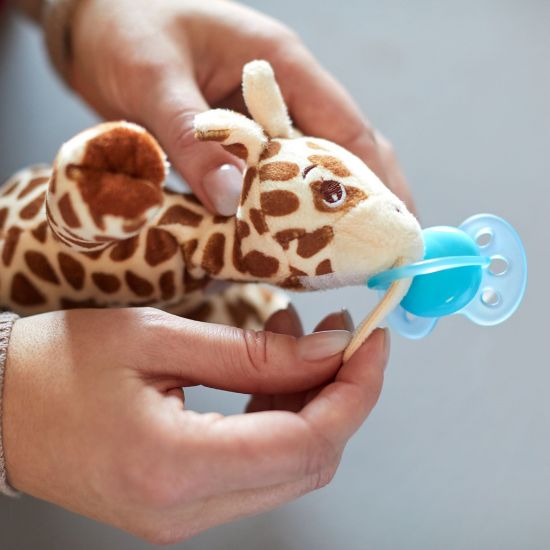 Bild von Schnullertier "Snuggle Giraffe" + Schnuller "Ultra Soft" SCF348/11, türkis